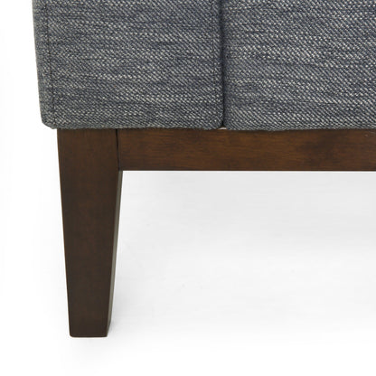 Divano a 3 posti color antracite con gambe in legno e cuscini coordinati