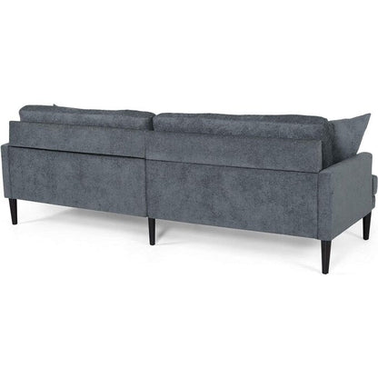 Divano a 3 posti imbottito color carbone con gambe in legno e cuscini decorativi