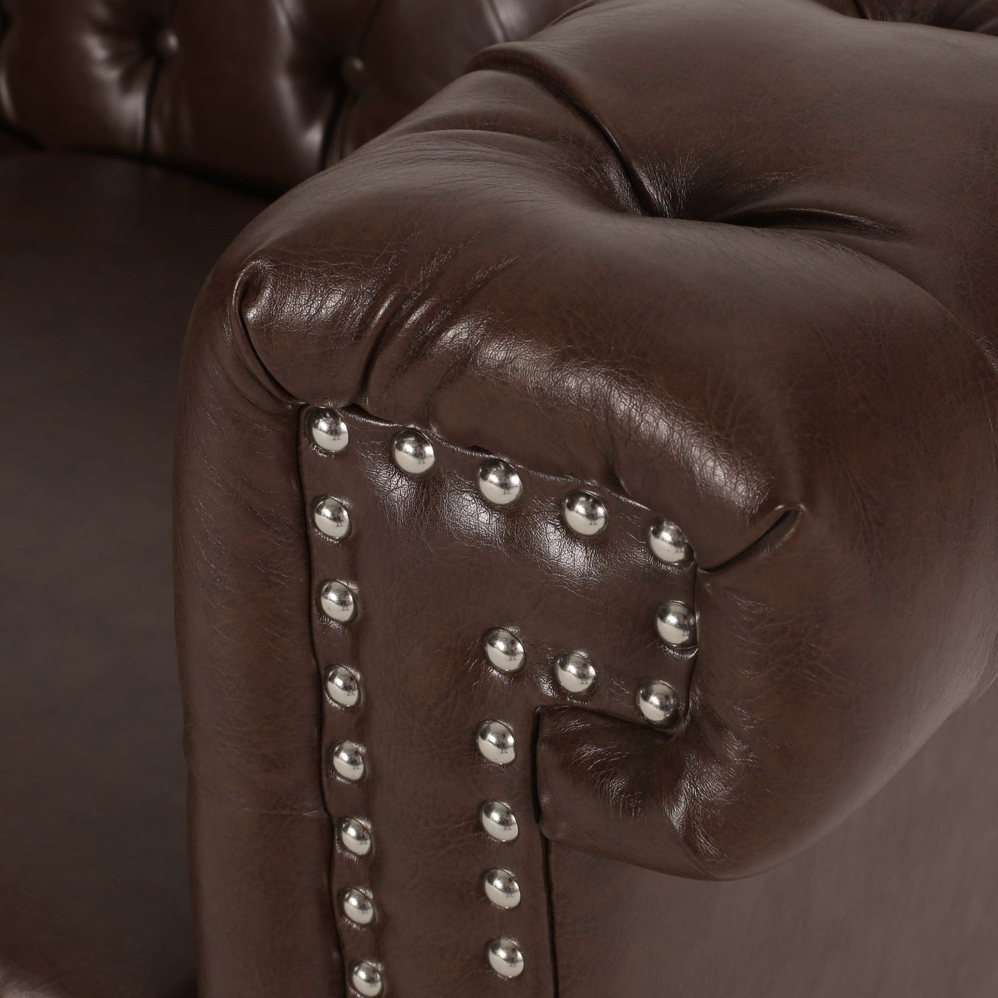 Divano Chesterfield a 3 posti con capitonné e borchie
