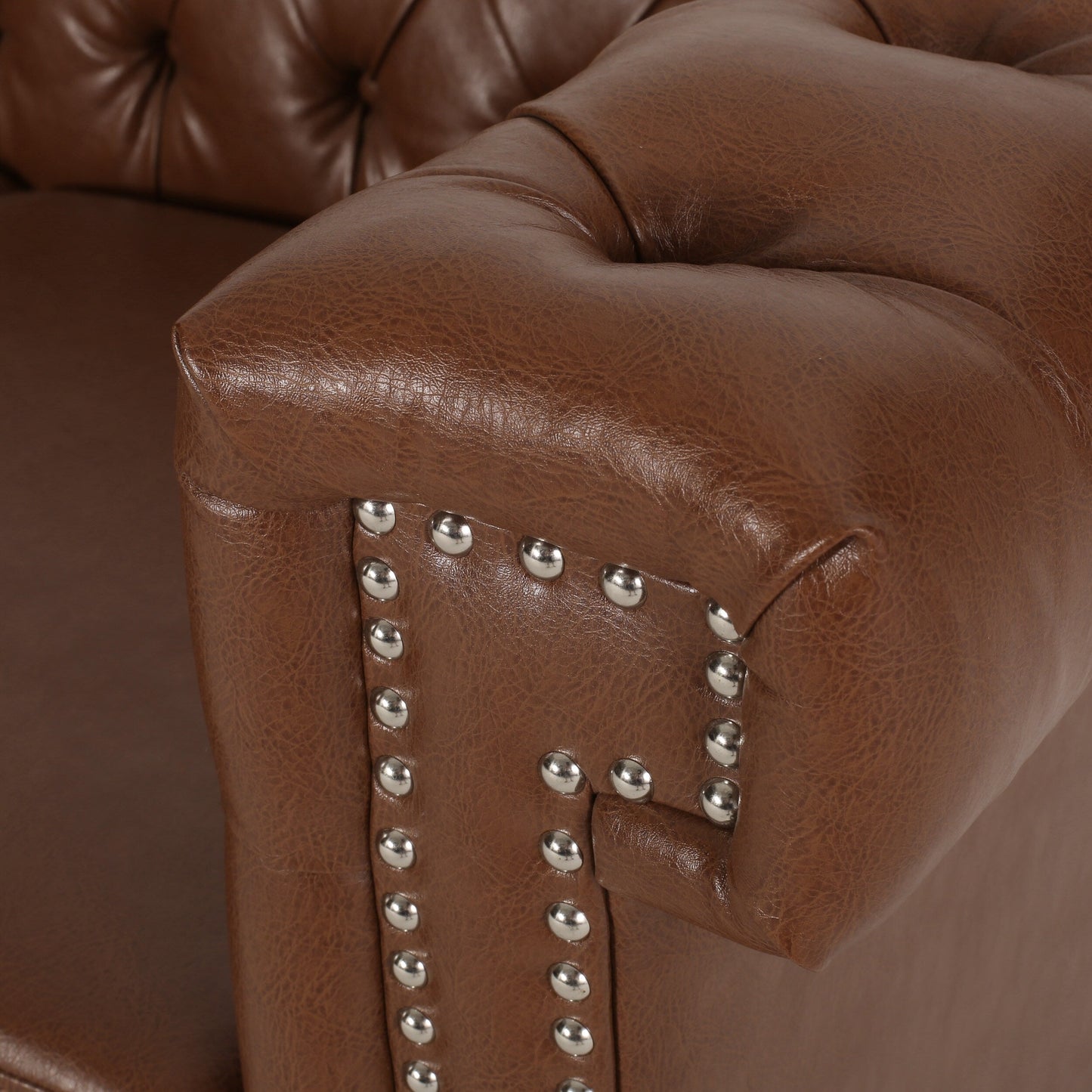 Divano Chesterfield a 3 posti con capitonné e borchie