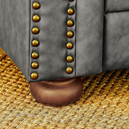 Divano Chesterfield imbottito in PU, 3 posti, con braccioli a volute e decorazione a borchie