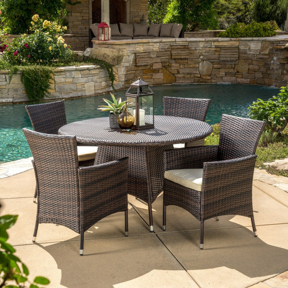 Set da pranzo in vimini multi-marrone da 5 pezzi Rodgers Outdoor con cuscini di Christopher Knight Home