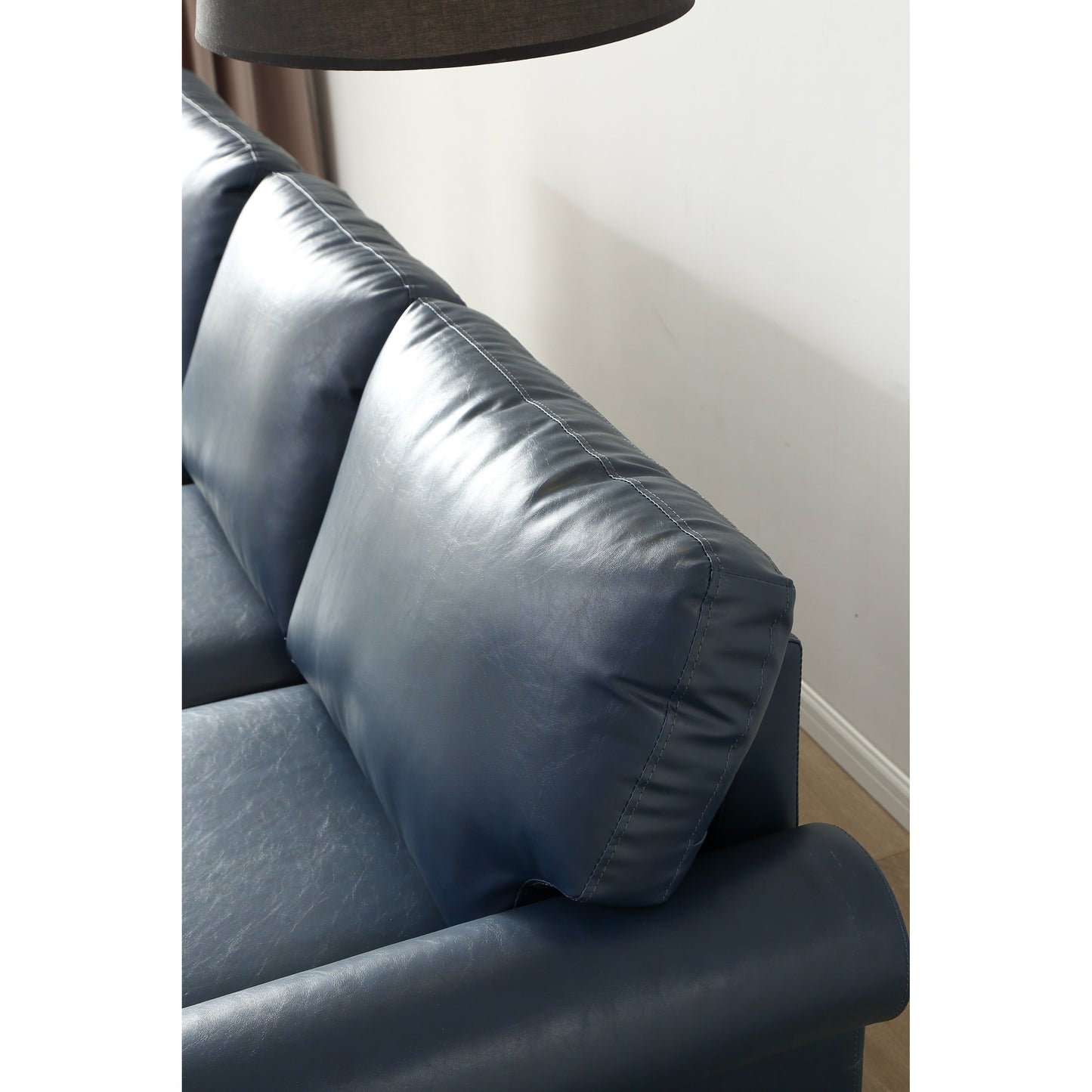 Divano classico 83 a 3 posti rivestito in pelle PU con contenitore inferiore e decorazione a borchie