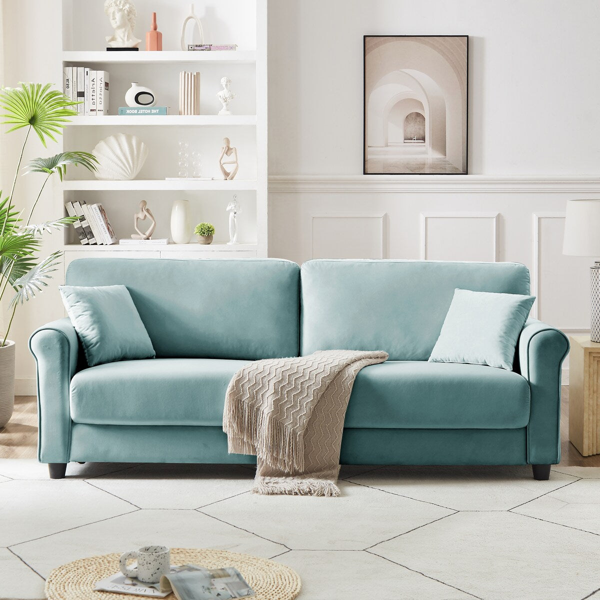 Divano classico in velluto con struttura in legno massello, divano imbottito, braccioli arrotondati