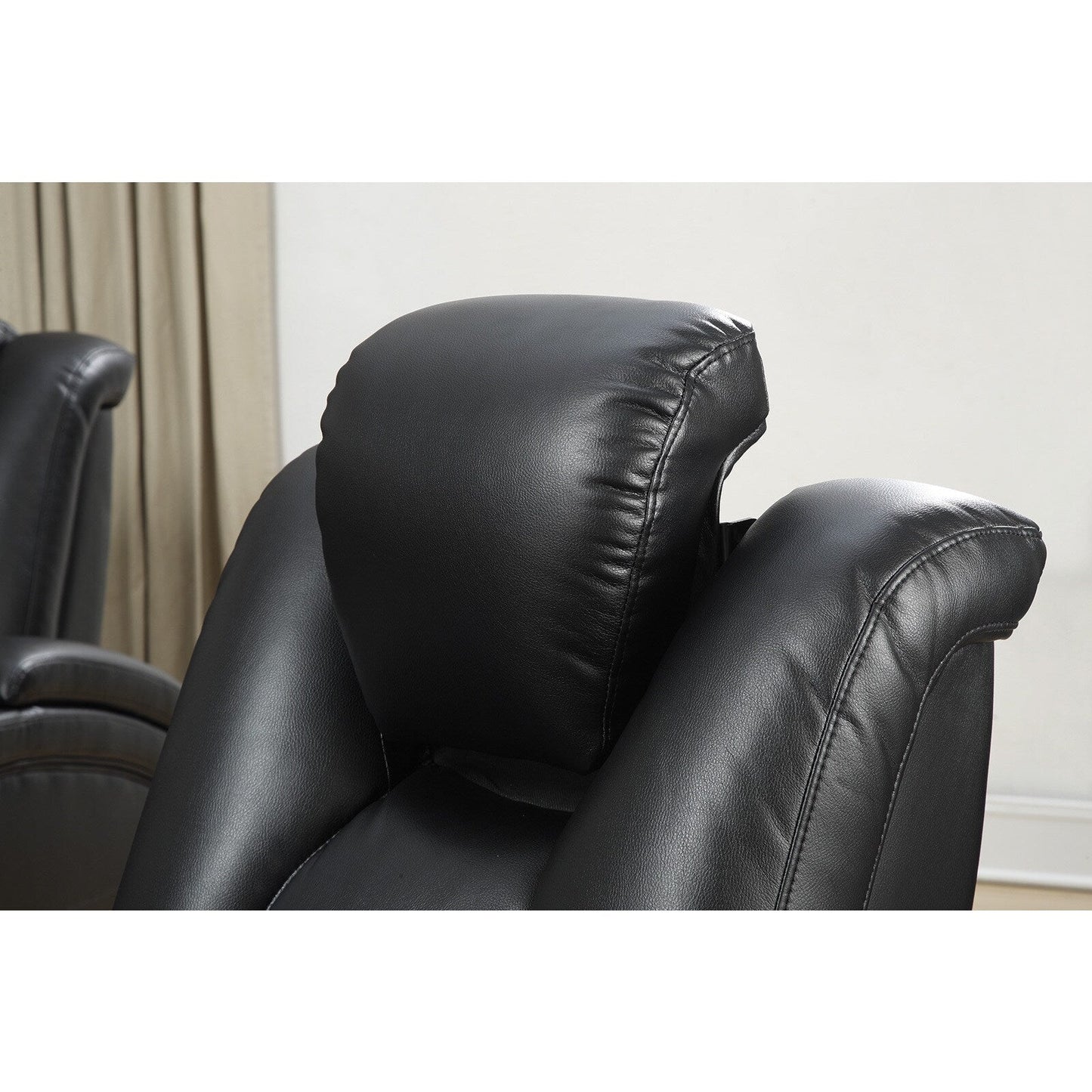 Divano elettrico Delange in similpelle nera con poggiatesta