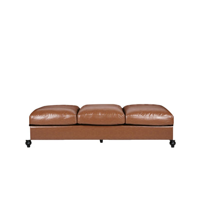 Divano Chesterfield Cognac 84.75 imbottito con bottoni, 3 posti, borchie e gambe in legno per soggiorno