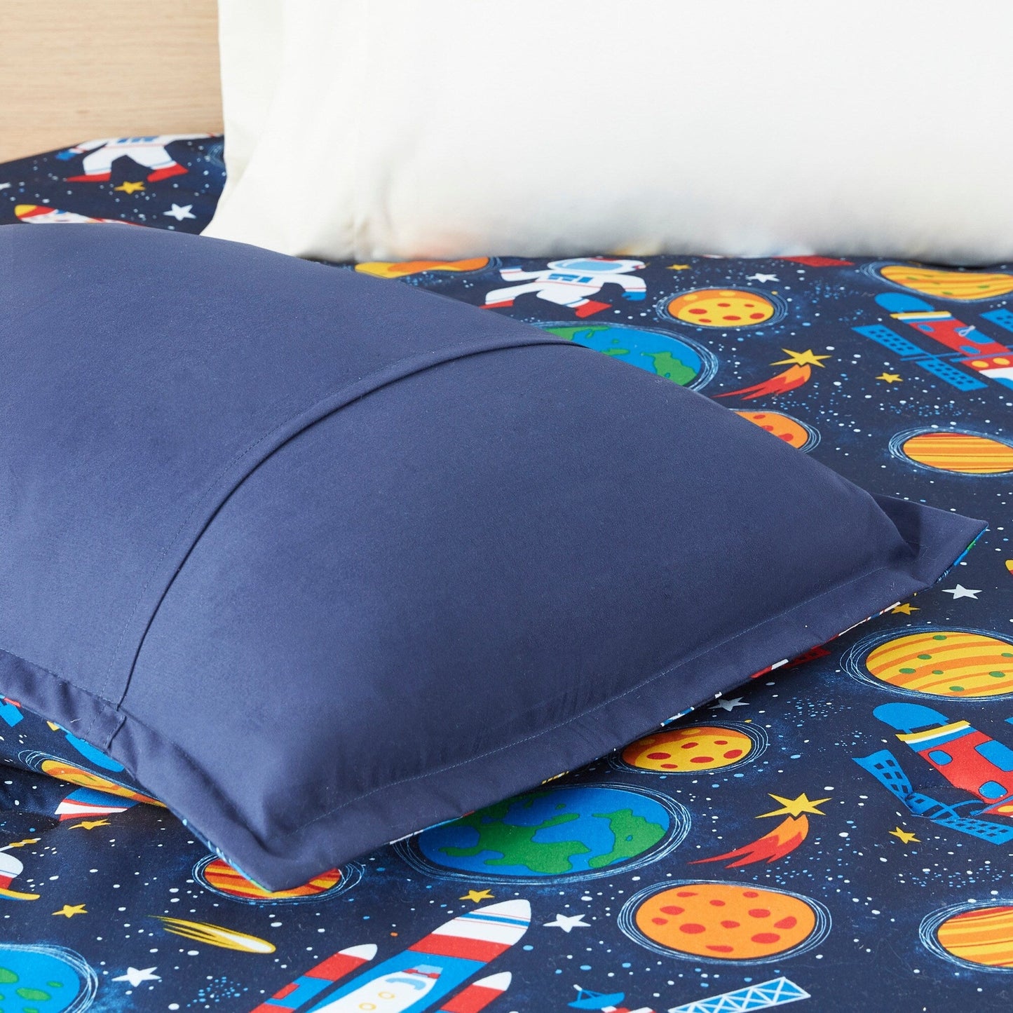 Set di piumoni Conner Outer Space di Intelligent Design Kids
