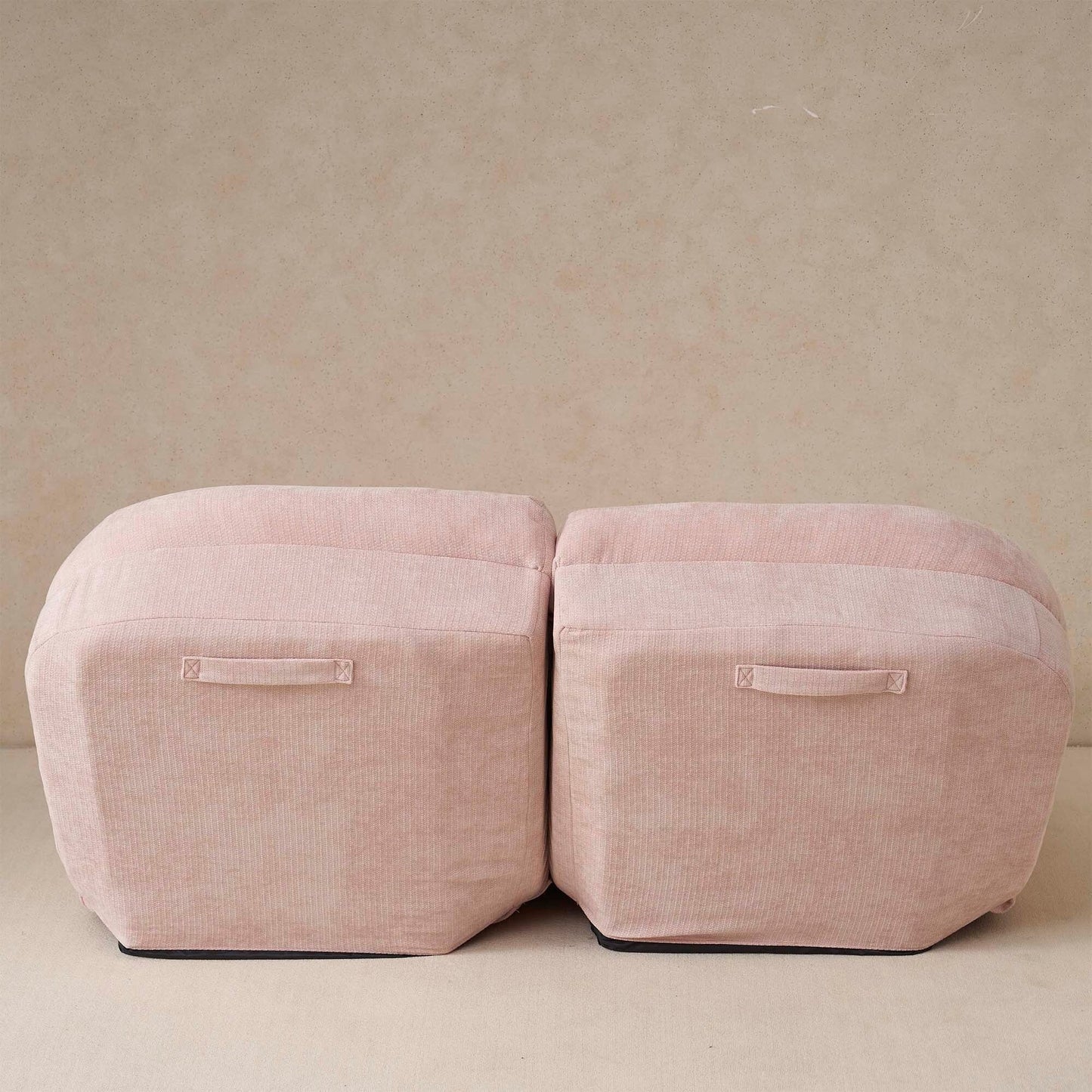 Divano letto matrimoniale trasformabile, rosa, la parte giusta del prodotto completo.