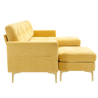 Divano componibile a L in velluto con poggiapiedi mobile e gambe in metallo dorato per soggiorno