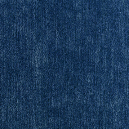 Divano componibile a L in velluto con poggiapiedi mobile e gambe in metallo dorato per soggiorno