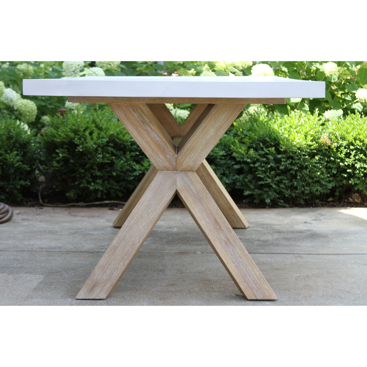 Set da pranzo Cordelia da 6 pezzi in composito avorio e eucalipto con panca