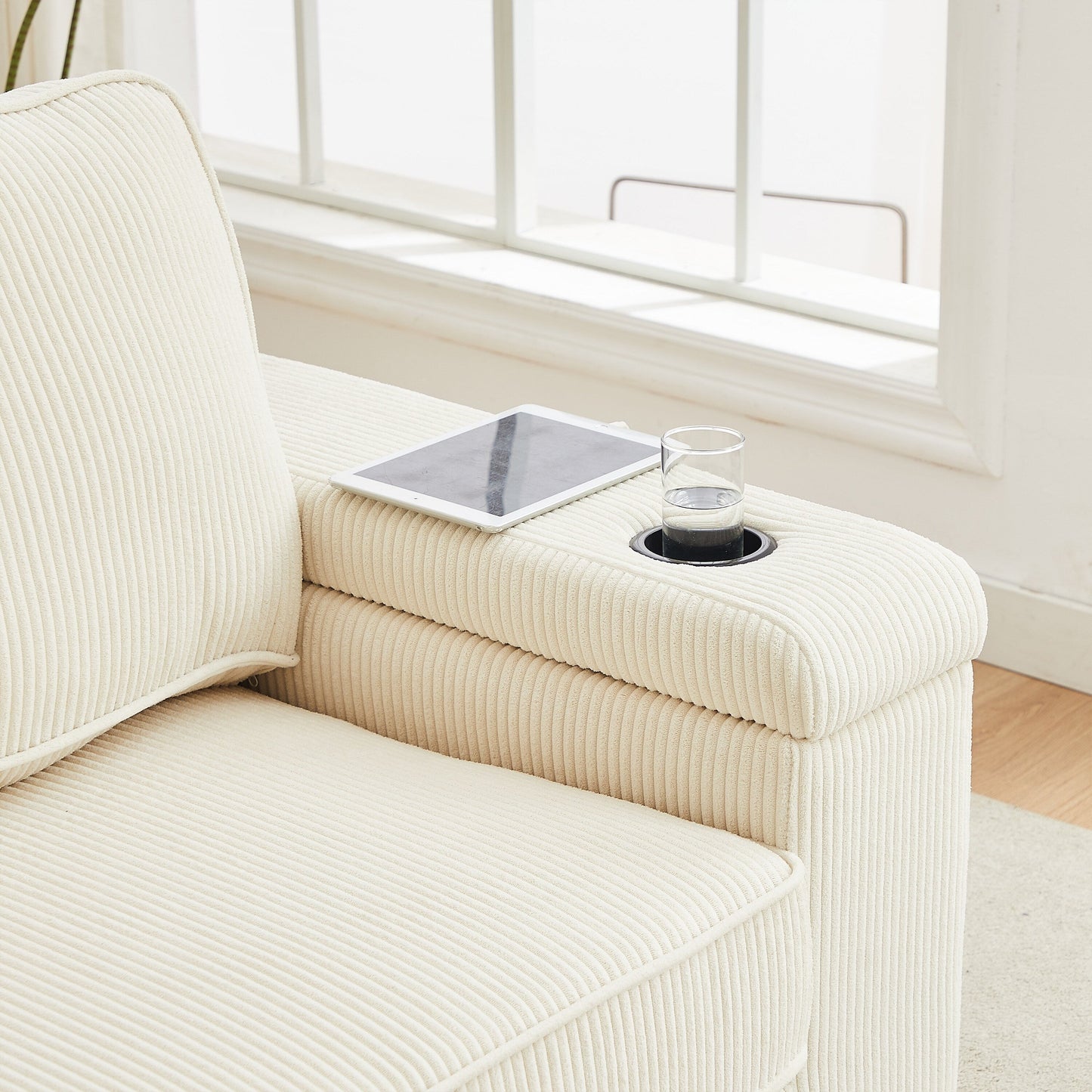 Divano a 3 posti in velluto a coste con porte USB e portabicchieri