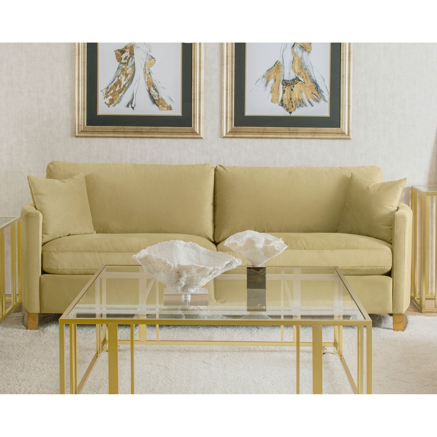 Divano imbottito con braccioli curvi Corliss color cammello