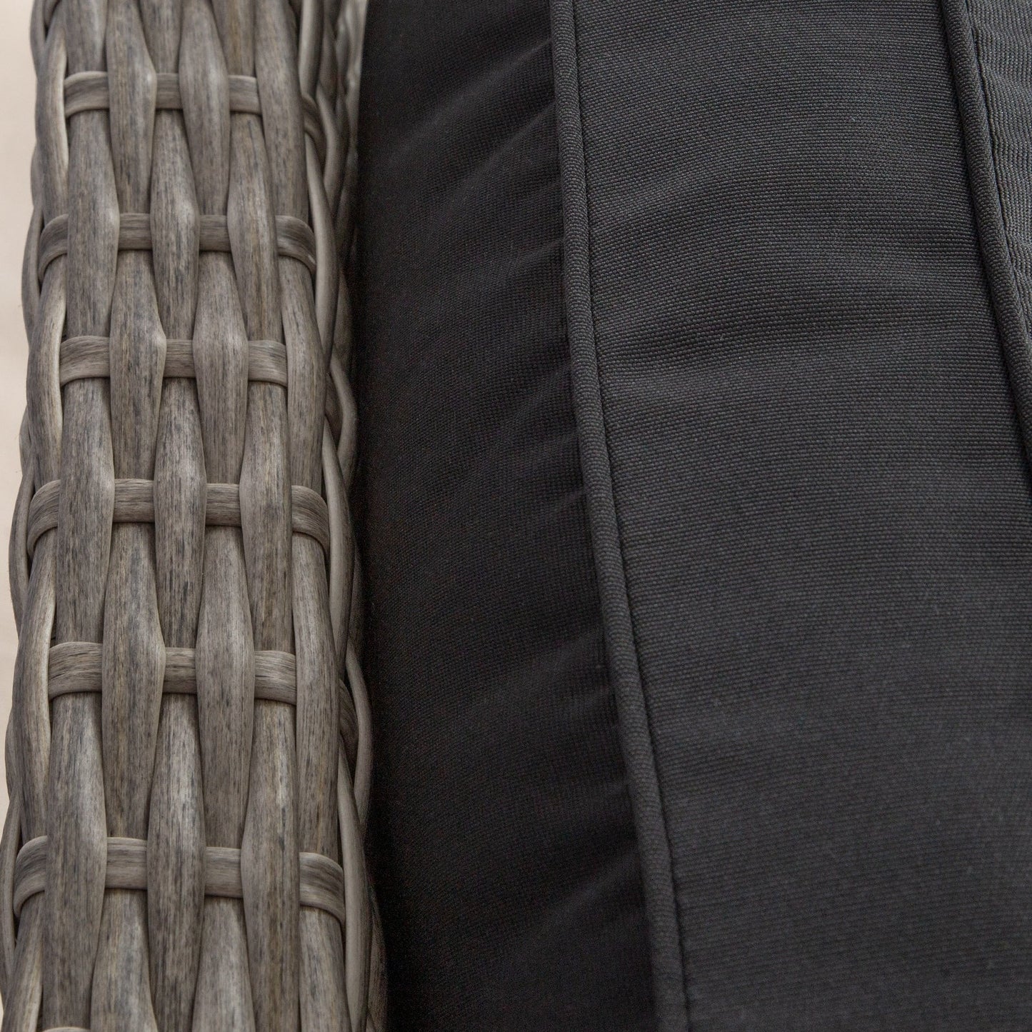 Set da conversazione con sedia a dondolo girevole da giardino in vimini Cozywor da 3 pezzi