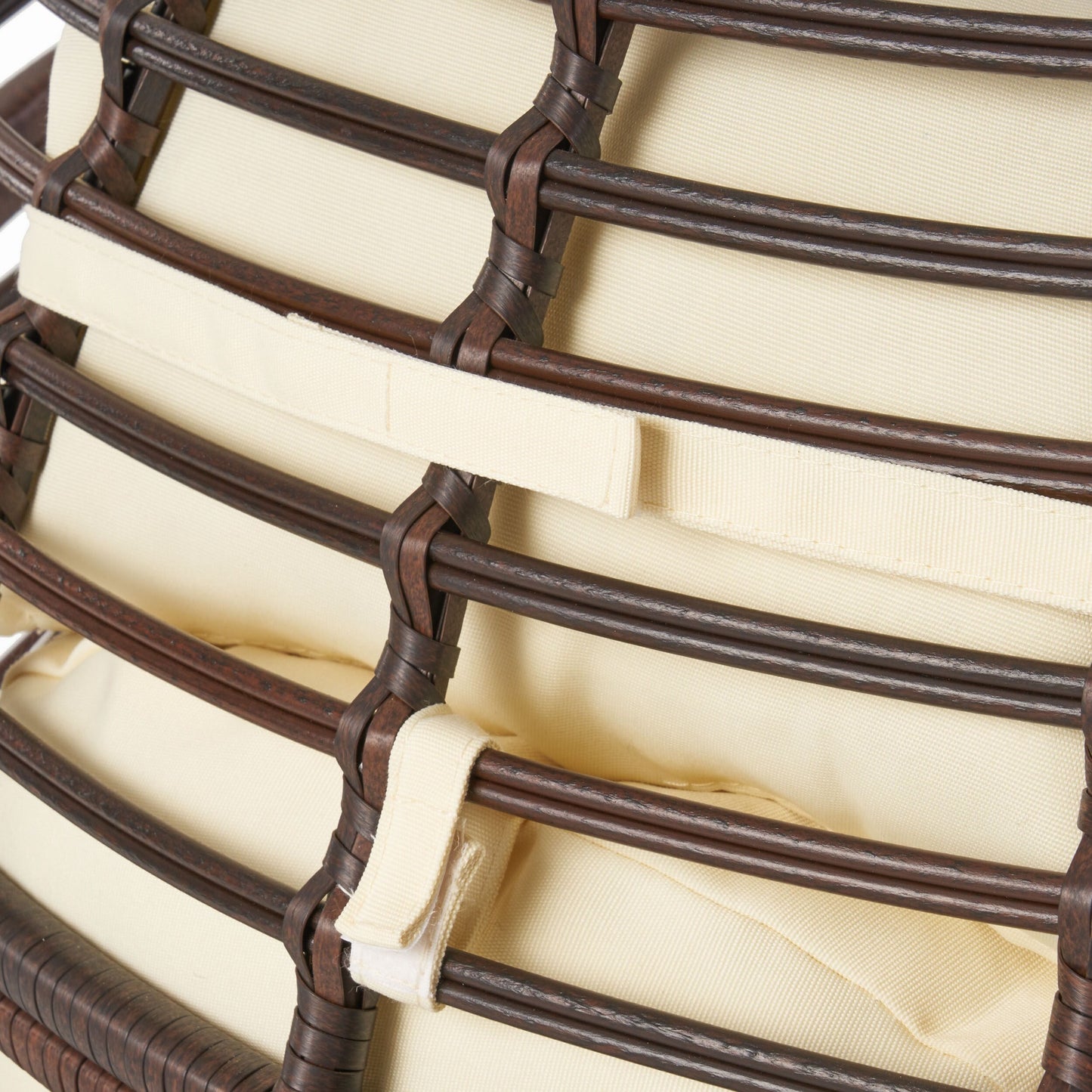 Poltrona lounge in vimini a goccia Cutter di Christopher Knight Home