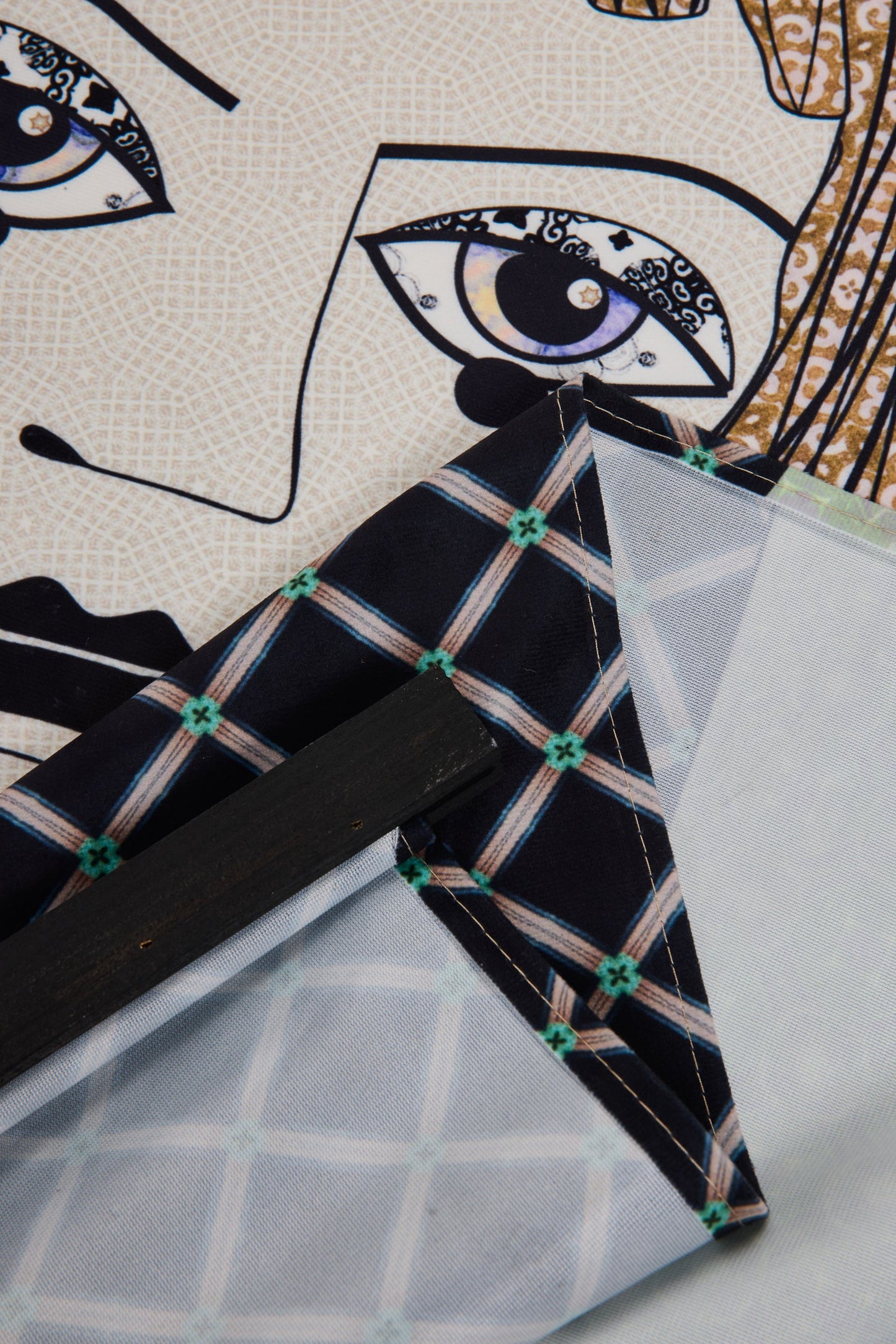 Salut - Tela Stampa Donna Con Cuore E Sfondo Verde 90X120