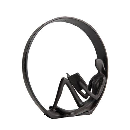 Statua in ghisa con scultura contemporanea del lettore circondato da Danya B. - Opzioni per uomo, donna o doppio fermalibri