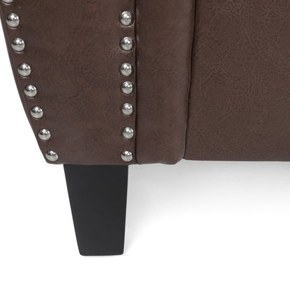 Divano a 3 posti in similpelle marrone scuro con gambe in legno di betulla e borchie