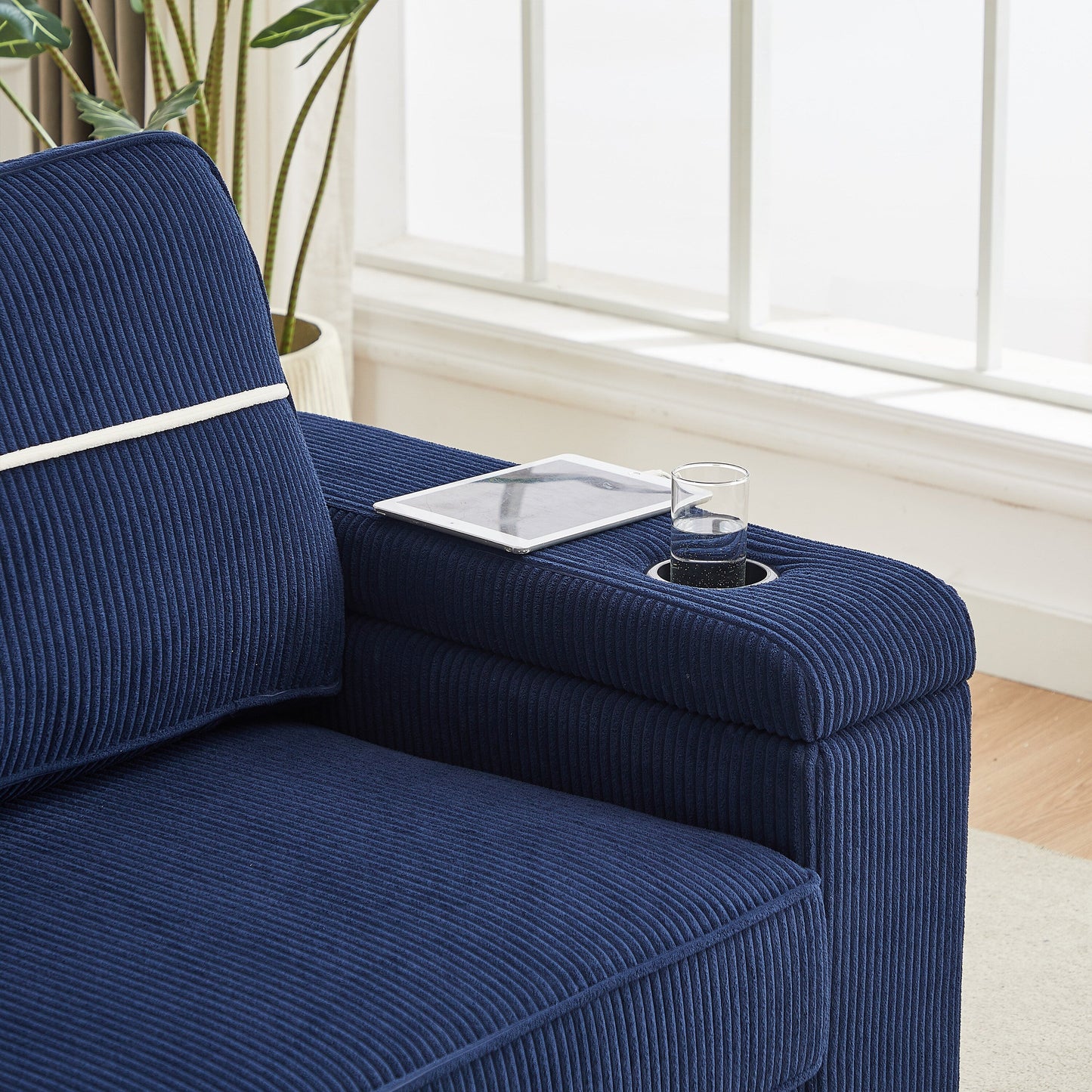 Divano Deep Seat 86.5 con contenitore, ricarica USB e portabicchieri - Comodo divano in velluto a coste