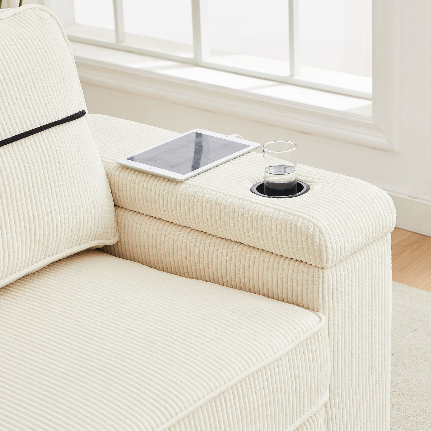 Divano Deep Seat 86.5 con contenitore, ricarica USB e portabicchieri - Comodo divano in velluto a coste