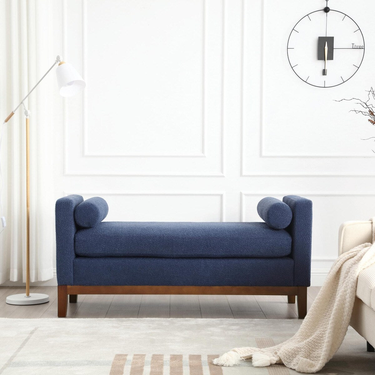 Elegante panca imbottita da 53,5 pollici con gambe in legno e cuscini di supporto