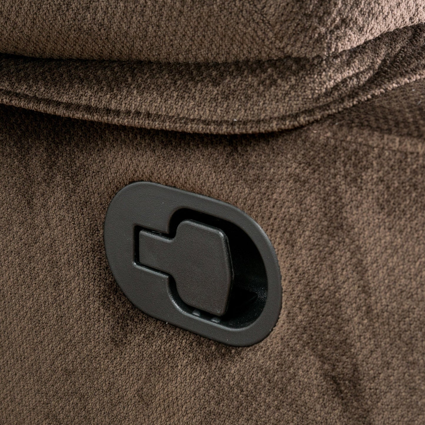 Elegante poltrona reclinabile manuale con tessuto delicato sulla pelle, comfort morbido e doppio portabicchieri