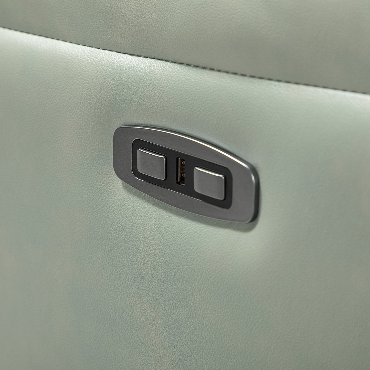 Poltrona reclinabile elettrica Eliseo in vera pelle con porta USB e design Wingback