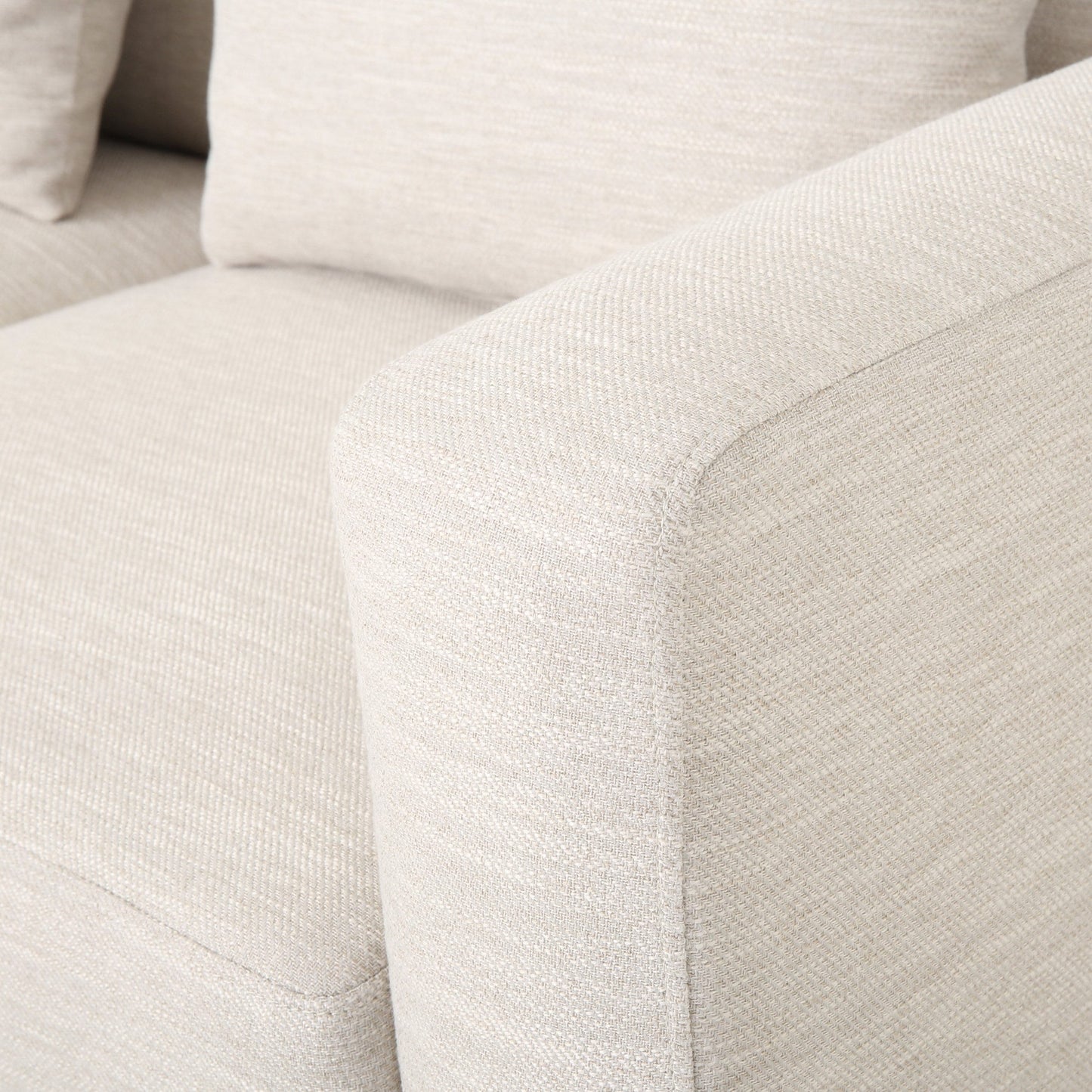 Divano moderno a 3 posti in tessuto Elliston con cuscini decorativi di Christopher Knight Home