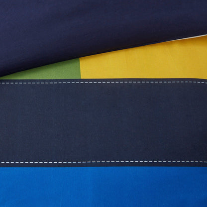 Set copripiumino stampato a righe Emmett di Intelligent Design Kids