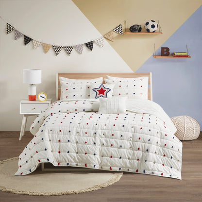 Set trapunta in cotone jacquard con pompon Ensley di Intelligent Design Kids e cuscini