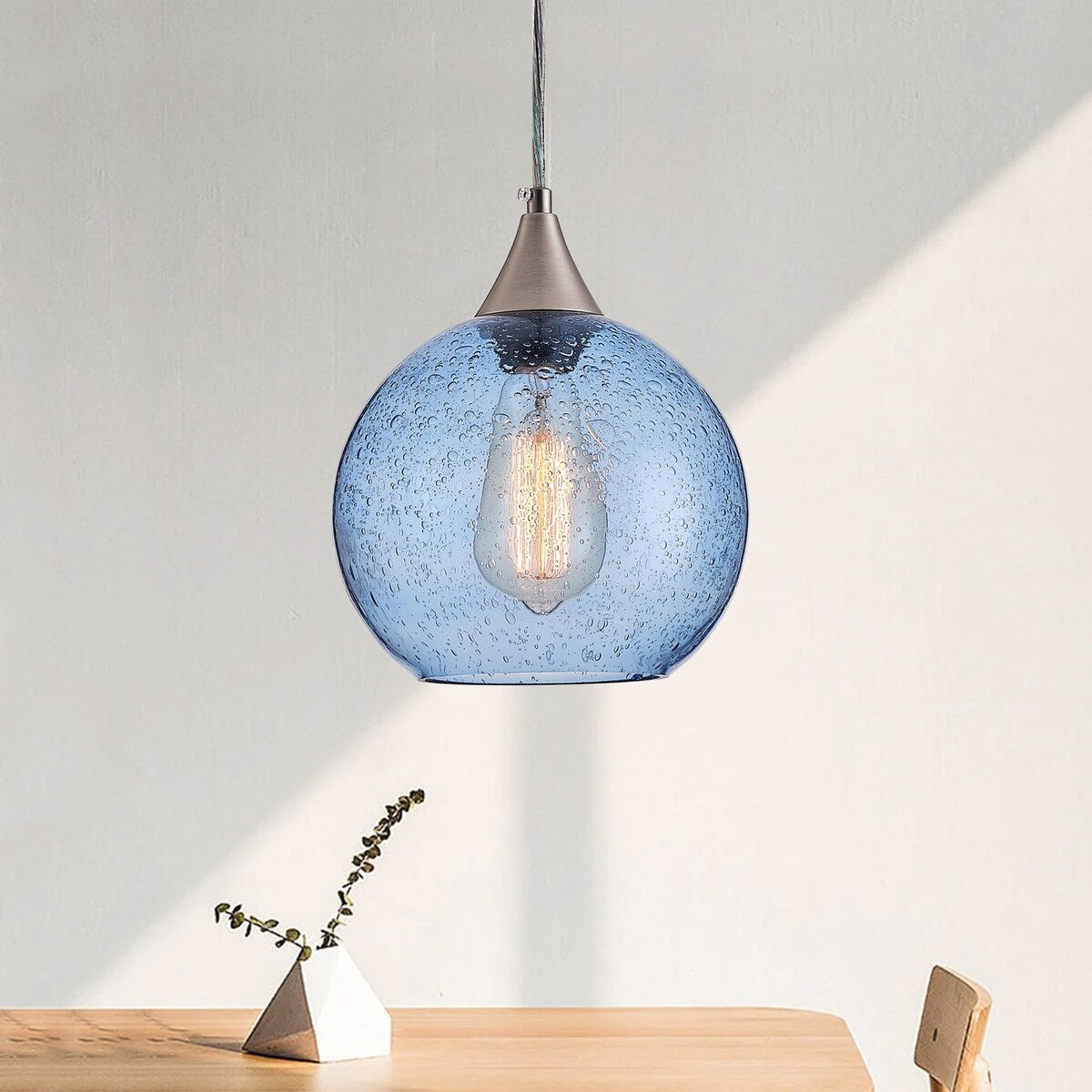 Lampada a sospensione Farmhouse a 1 luce in nichel spazzolato con paralume in vetro blu con semi