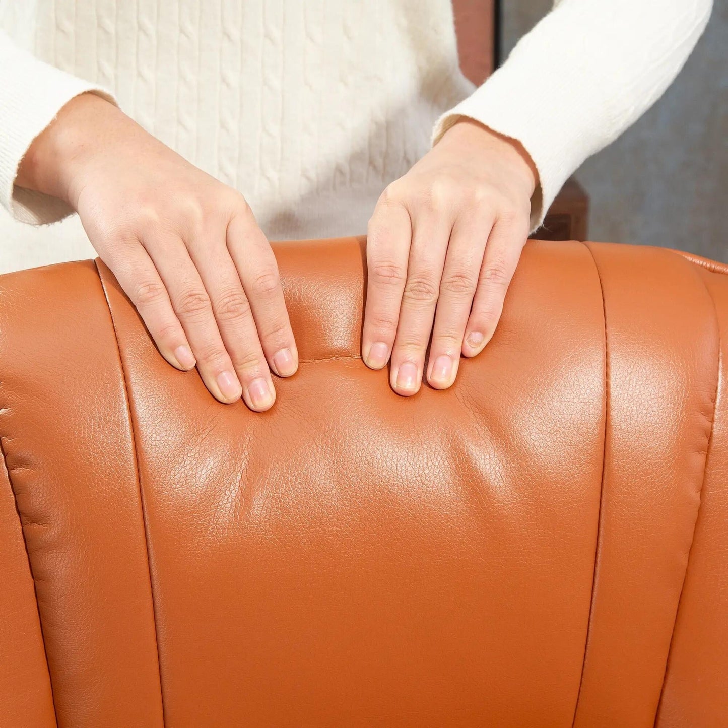 Poltrona reclinabile in similpelle, girevole con poggiapiedi e braccioli