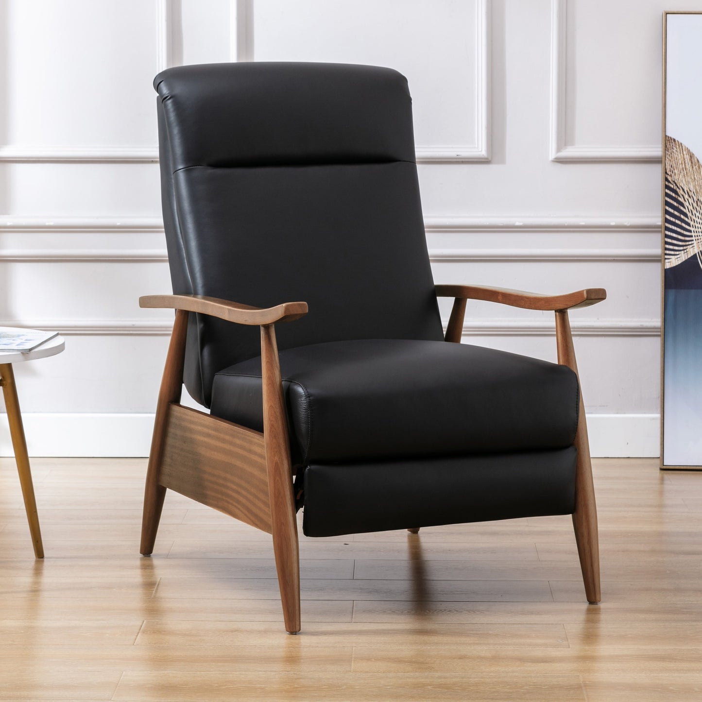 Poltrona reclinabile Fordham in pelle pieno fiore con braccioli in legno e schienale a spinta di Greyson Living