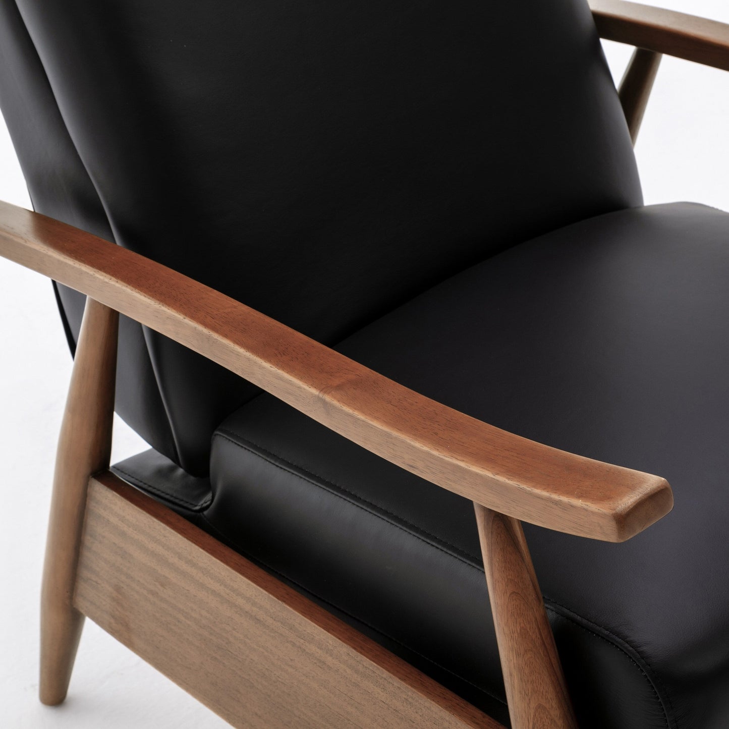 Poltrona reclinabile Fordham in pelle pieno fiore con braccioli in legno e schienale a spinta di Greyson Living