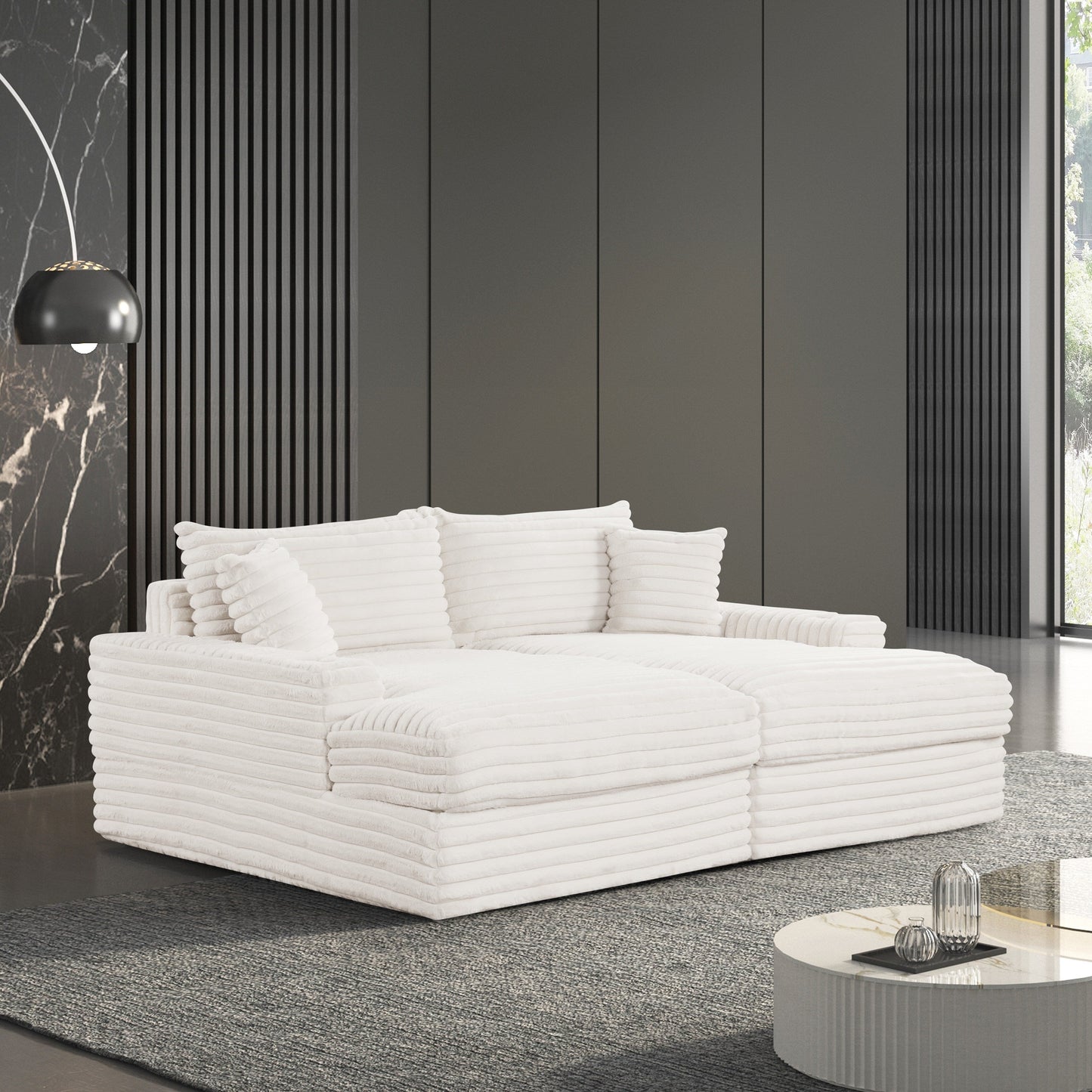 Divano moderno imbottito in ciniglia Dumana di Furniture of America, con chaise longue oversize, caricabatterie USB e portabicchieri