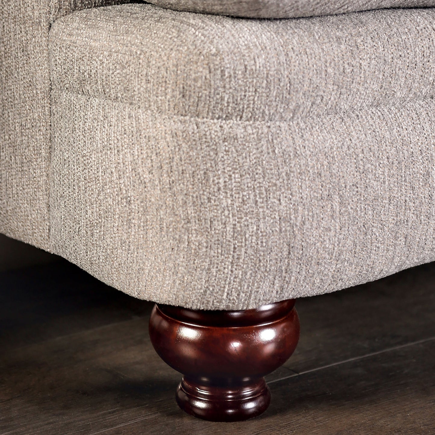 Divano Frane Transitional Beige Chenille imbottito con cuscino a T di Furniture of America