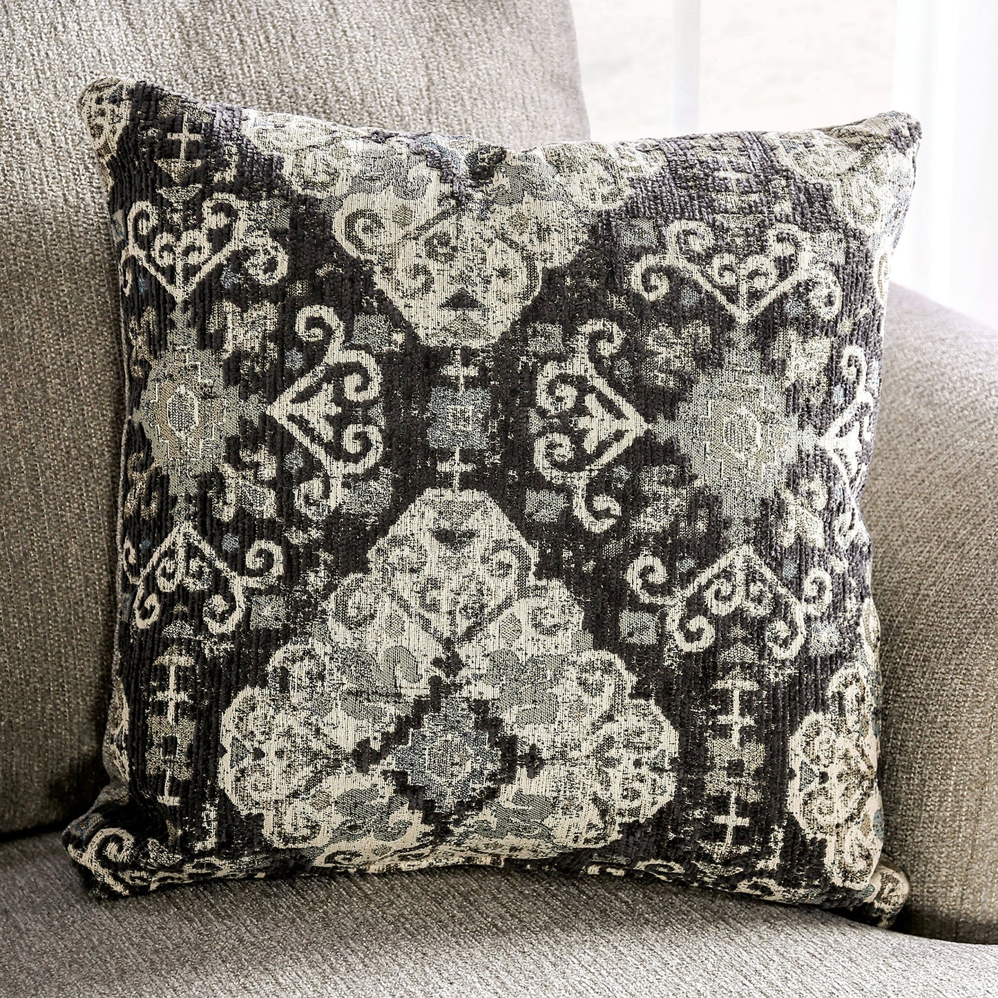 Divano Frane Transitional Beige Chenille imbottito con cuscino a T di Furniture of America