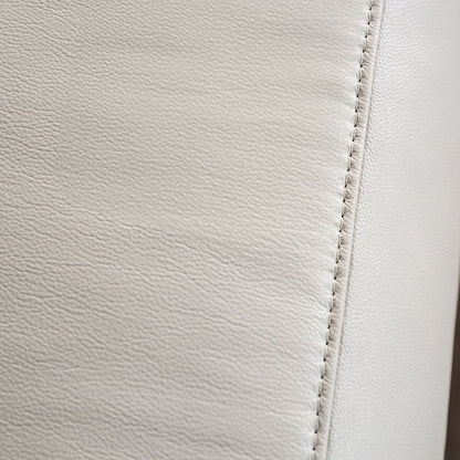 Divano reclinabile manuale in pelle moderna Marty di Furniture of America con braccioli imbottiti svasati