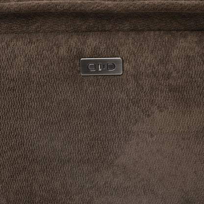 Divano componibile reclinabile moderno Renic di Furniture of America, marrone scuro, con consolle e porte USB