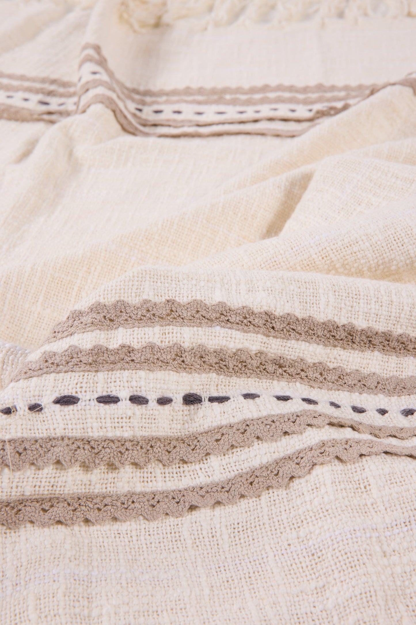 Lissewege - Tovaglia 140X240 Bianca Cotone Con Righe E Frange