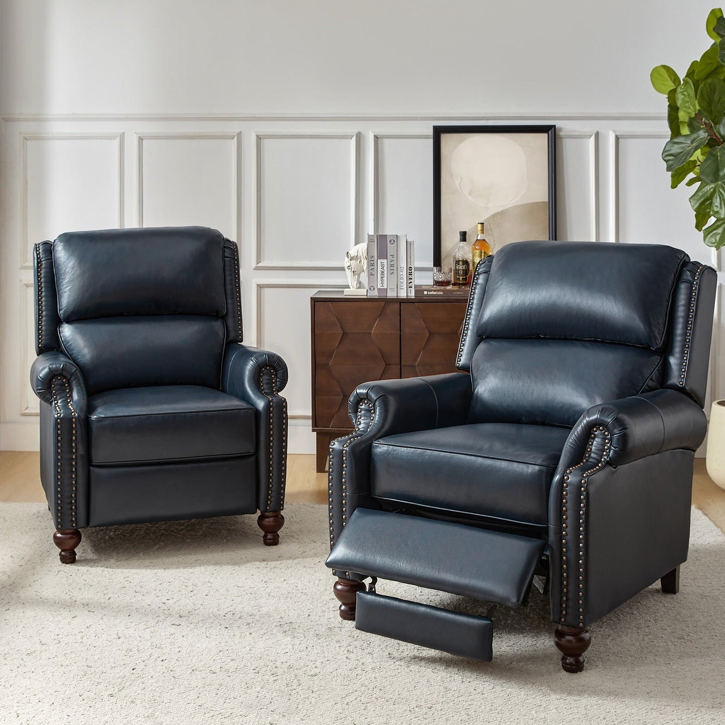 Set di 2 poltrone reclinabili Gabriela Mid-Century Modern in vera pelle con finiture a testa di chiodo di HULALA HOME