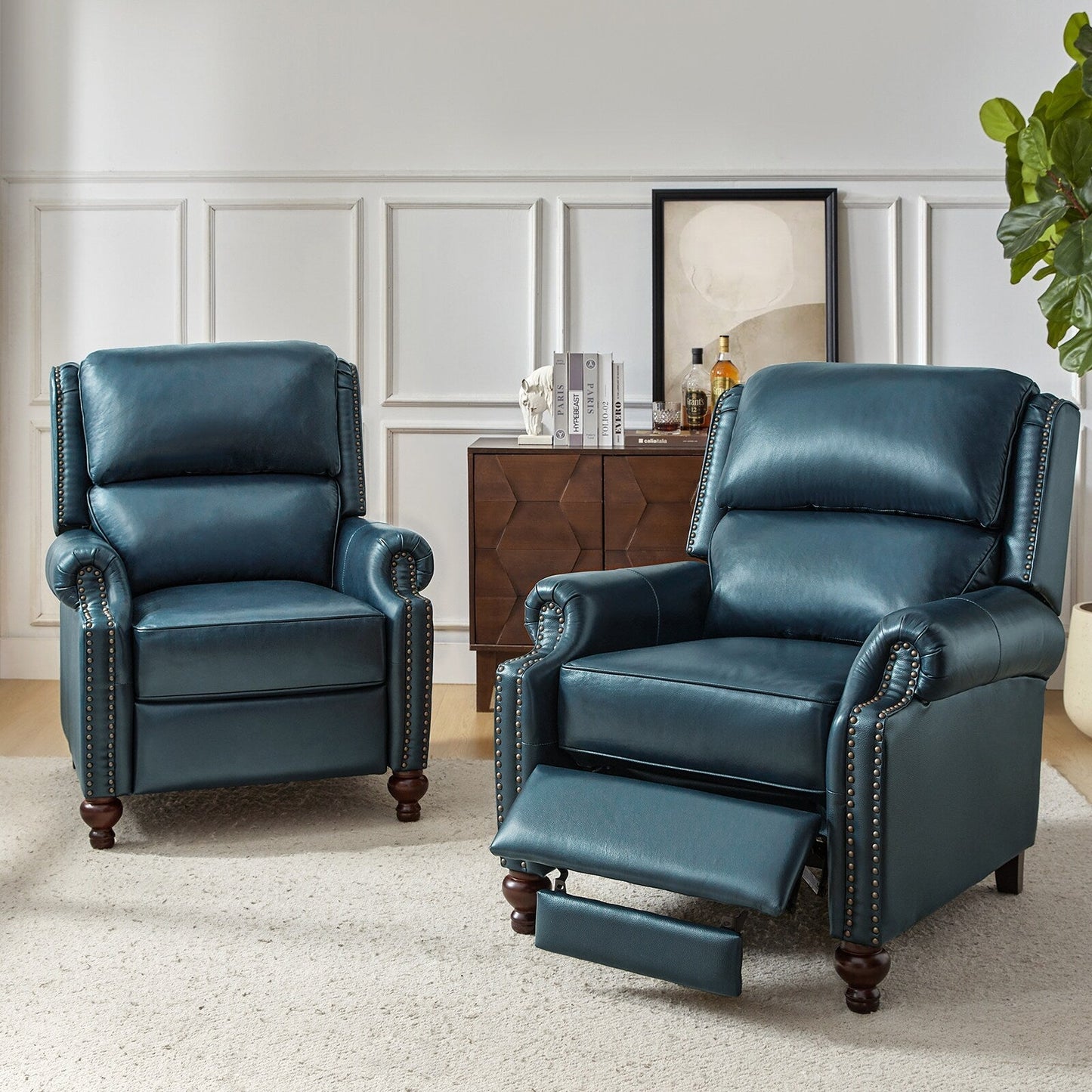 Set di 2 poltrone reclinabili Gabriela Mid-Century Modern in vera pelle con finiture a testa di chiodo di HULALA HOME