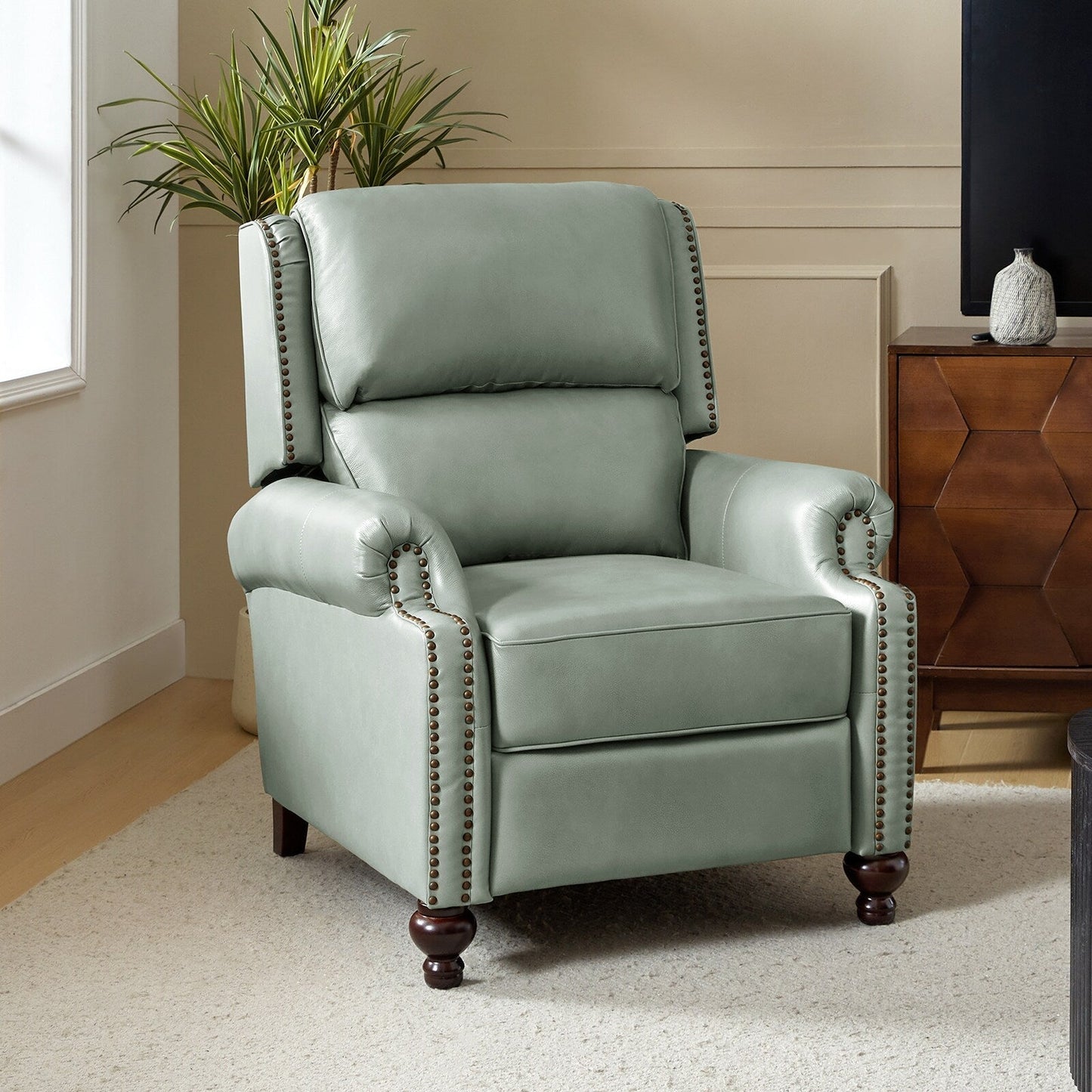 Poltrona reclinabile Gabriela Mid-Century Modern in vera pelle con piedini a blocco affusolati di HULALA HOME