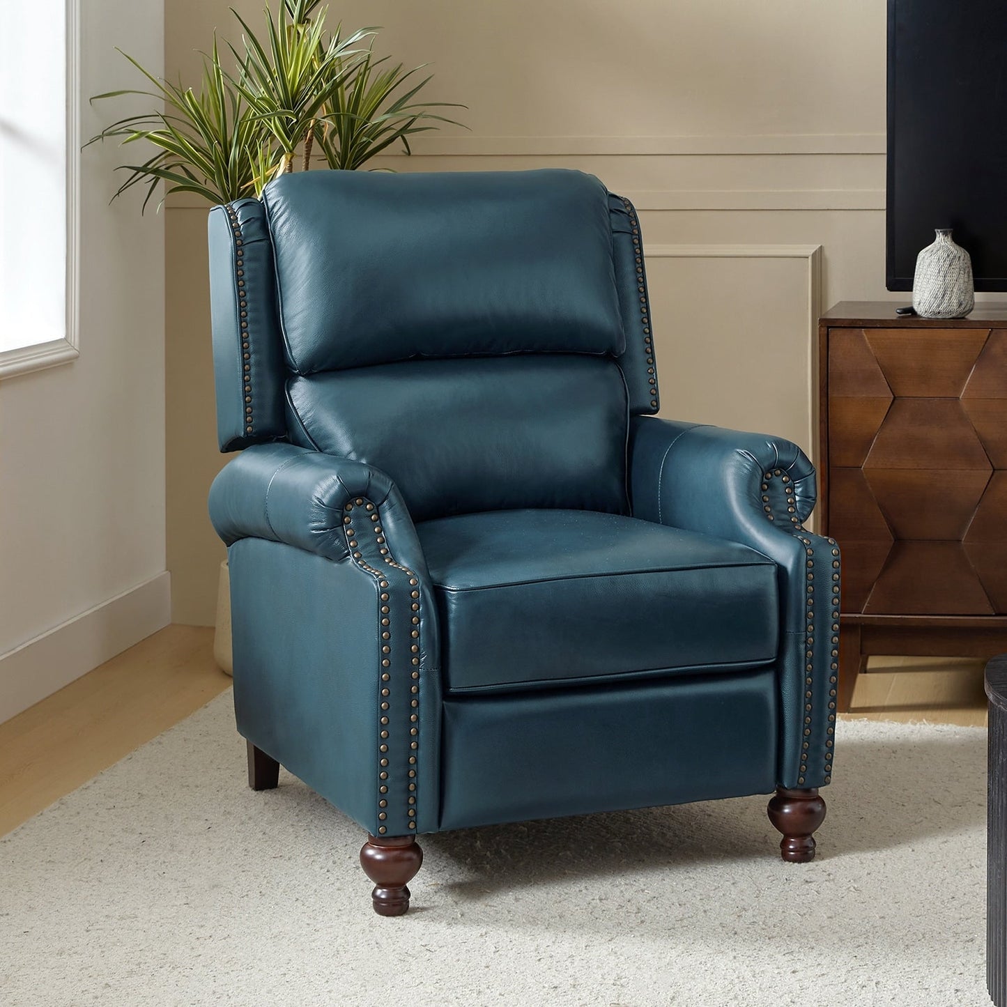 Poltrona reclinabile Gabriela Mid-Century Modern in vera pelle con piedini a blocco affusolati di HULALA HOME