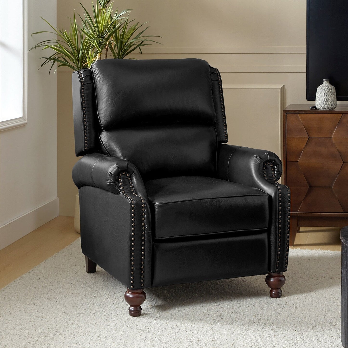 Poltrona reclinabile Gabriela Mid-Century Modern in vera pelle con piedini a blocco affusolati di HULALA HOME