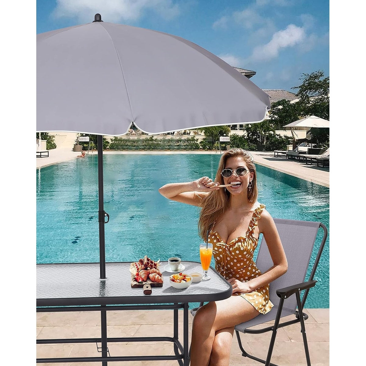 Set di mobili da giardino e patio, set da pranzo per esterni da 8 pezzi con ombrellone, 6 sedie pieghevoli, 1 tavolo rettangolare in vetro temperato
