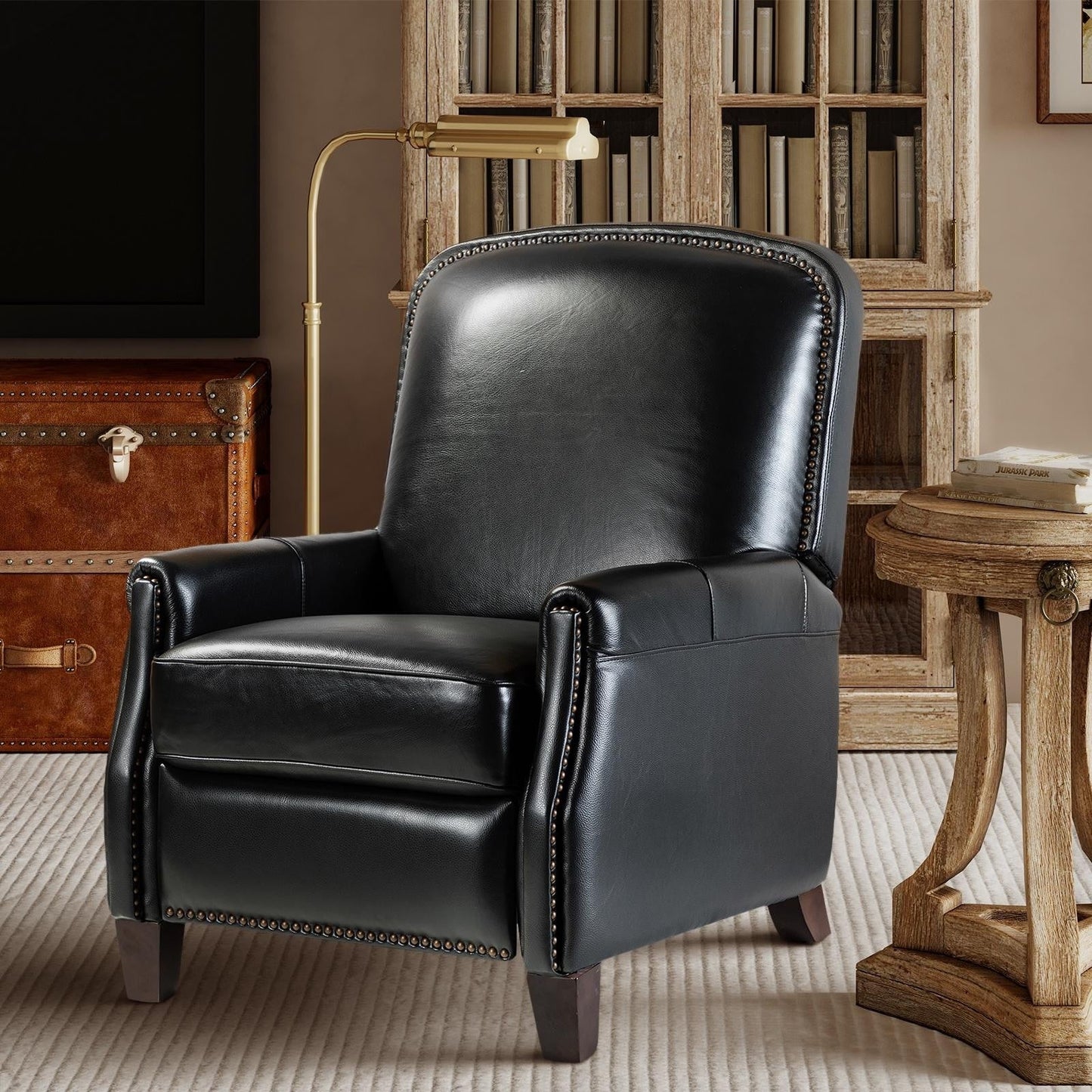 Poltrona reclinabile Gladis Modern Retro in vera pelle con finiture a borchie di HULALA HOME