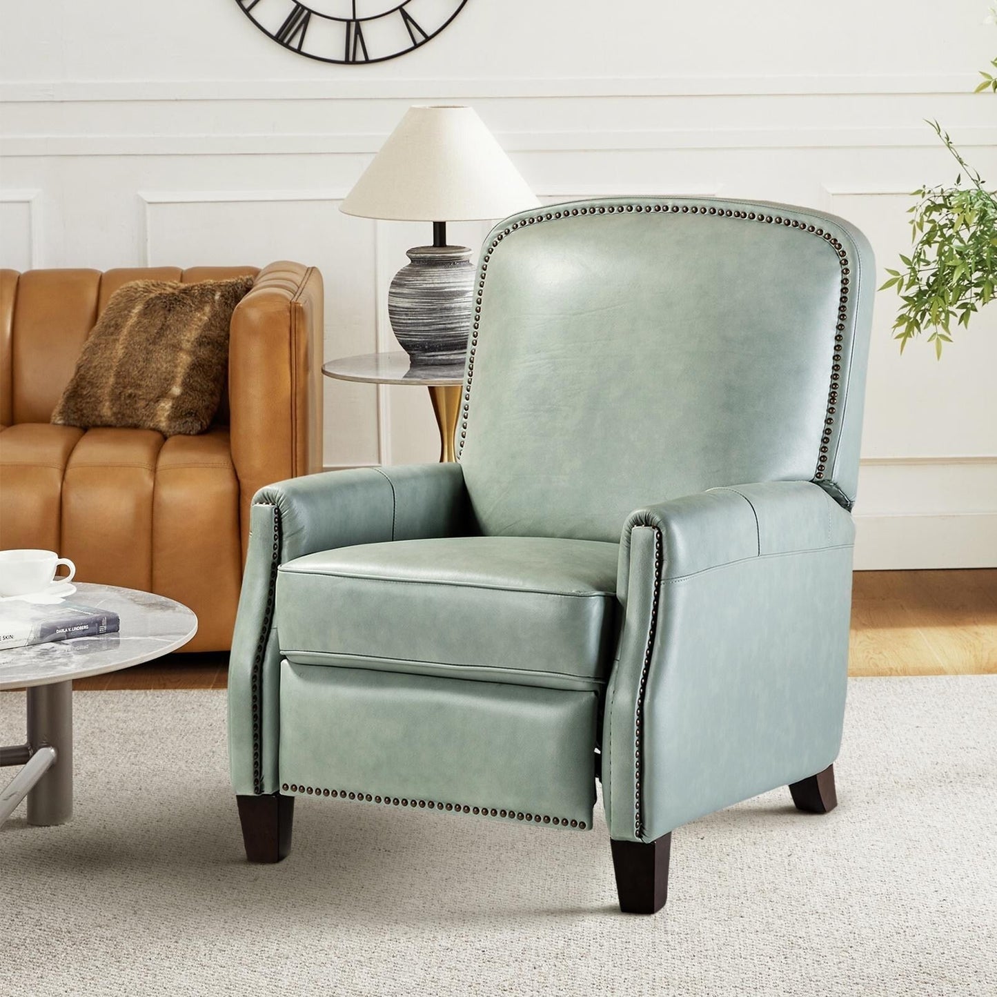 Poltrona reclinabile Gladis Modern Retro in vera pelle con finiture a borchie di HULALA HOME