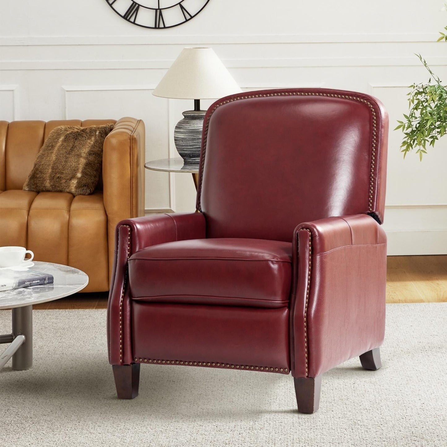 Poltrona reclinabile Gladis Modern Retro in vera pelle con finiture a borchie di HULALA HOME