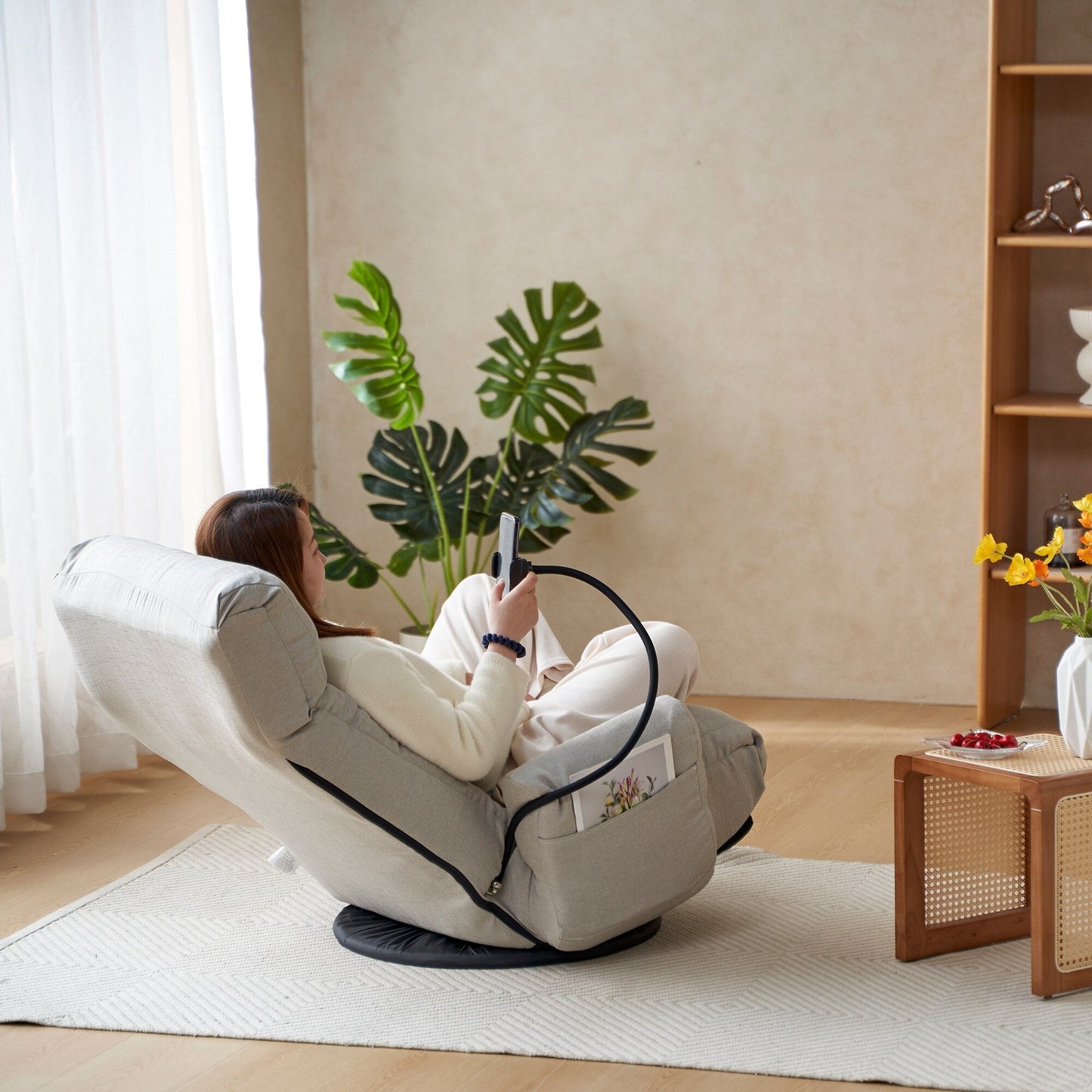 Poltrona reclinabile girevole a 360° imbottita grigia con supporto per cellulare e poggiatesta regolabile